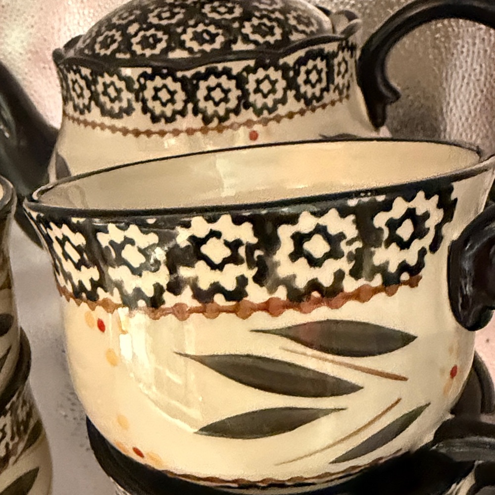Vintage Temptations Hand Painted Tea Pot and Cups - Picture 10 of 16